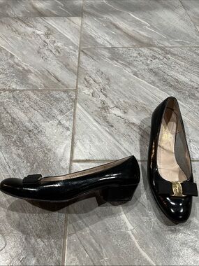 Black Patent Leather Low Heel Pumps with Bow Detail
